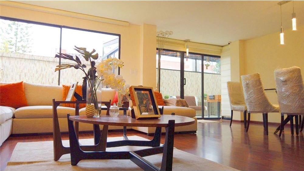 Sala con vista a patio